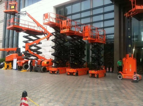 武漢垂直升降機租賃服務 鑫弘升設備租賃專業(yè)解析